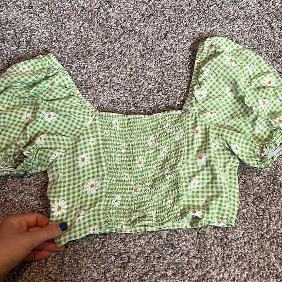 Live to be spoiled green daisy plaid crop top - Picture 5 of 5